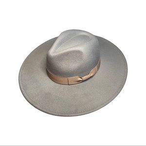 Wide brim hat